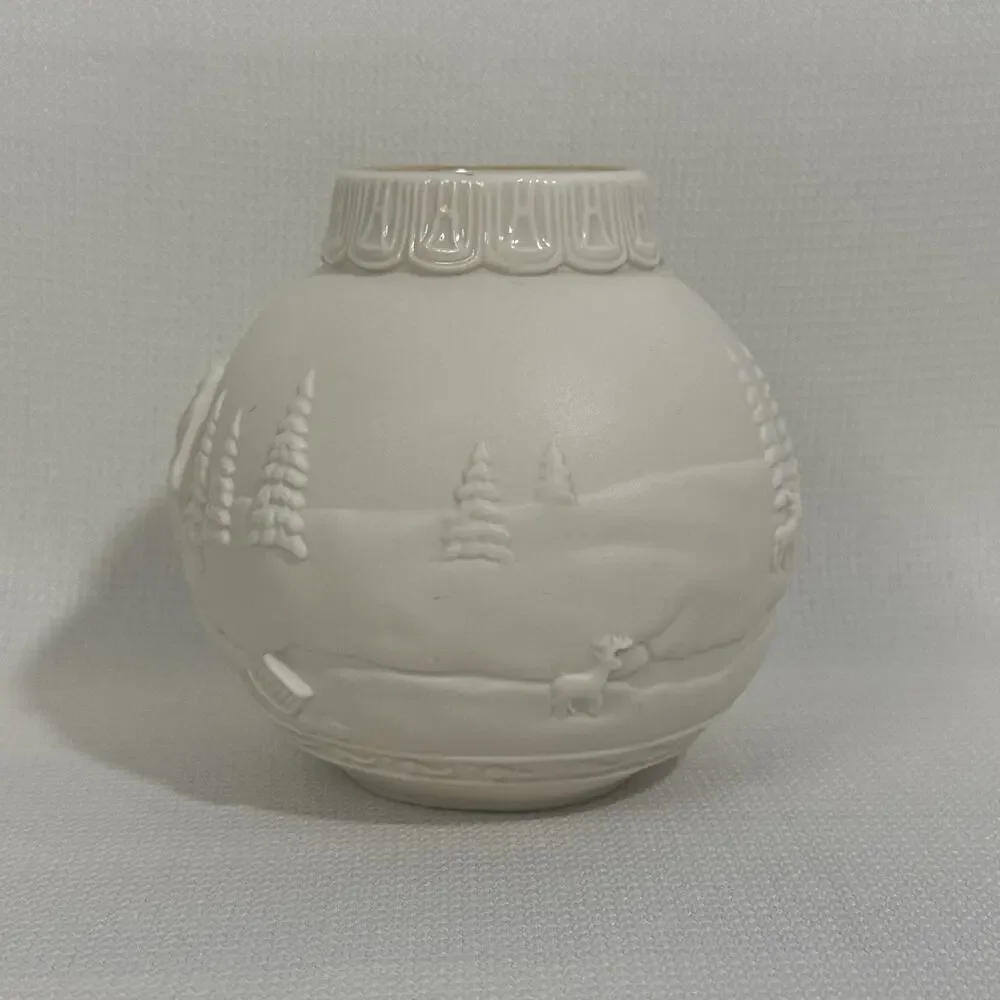 Lenox Winter Wonderland Votive Candle Ornamental Glow Design Cream Gold Trim